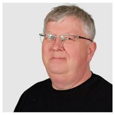 Landtagskandidat der Piratenpartei, Dennis Klüver, lehnt geplantes Social-Media-Verbot ab: „Ein gesetzlicher Scheinriese, der niemandem hilft“